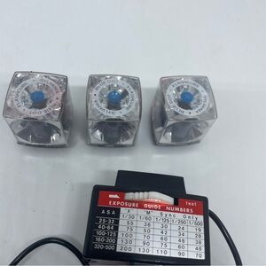 Vintage Hanimex flashcube holder & 3 flash cubes (not tested)